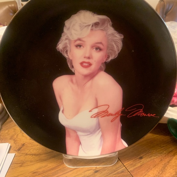 Marilyn Monroe Plates - Picture 8 of 8